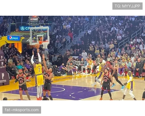 巴恩斯无球切入制造空位，关键回合占比高于西亚卡姆