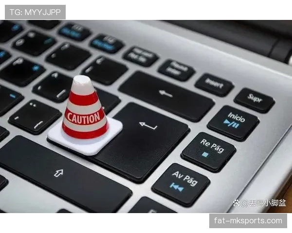 裁判如何判定争议性犯规：规则依据与判罚逻辑解析